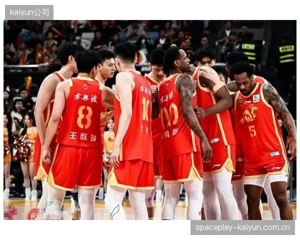 慢节奏的广厦能否拖入阵地战,将是其对抗快节奏上海队的关键。 慢节奏的广厦能否拖入阵地战,将是其对抗快节奏上海队的关键。